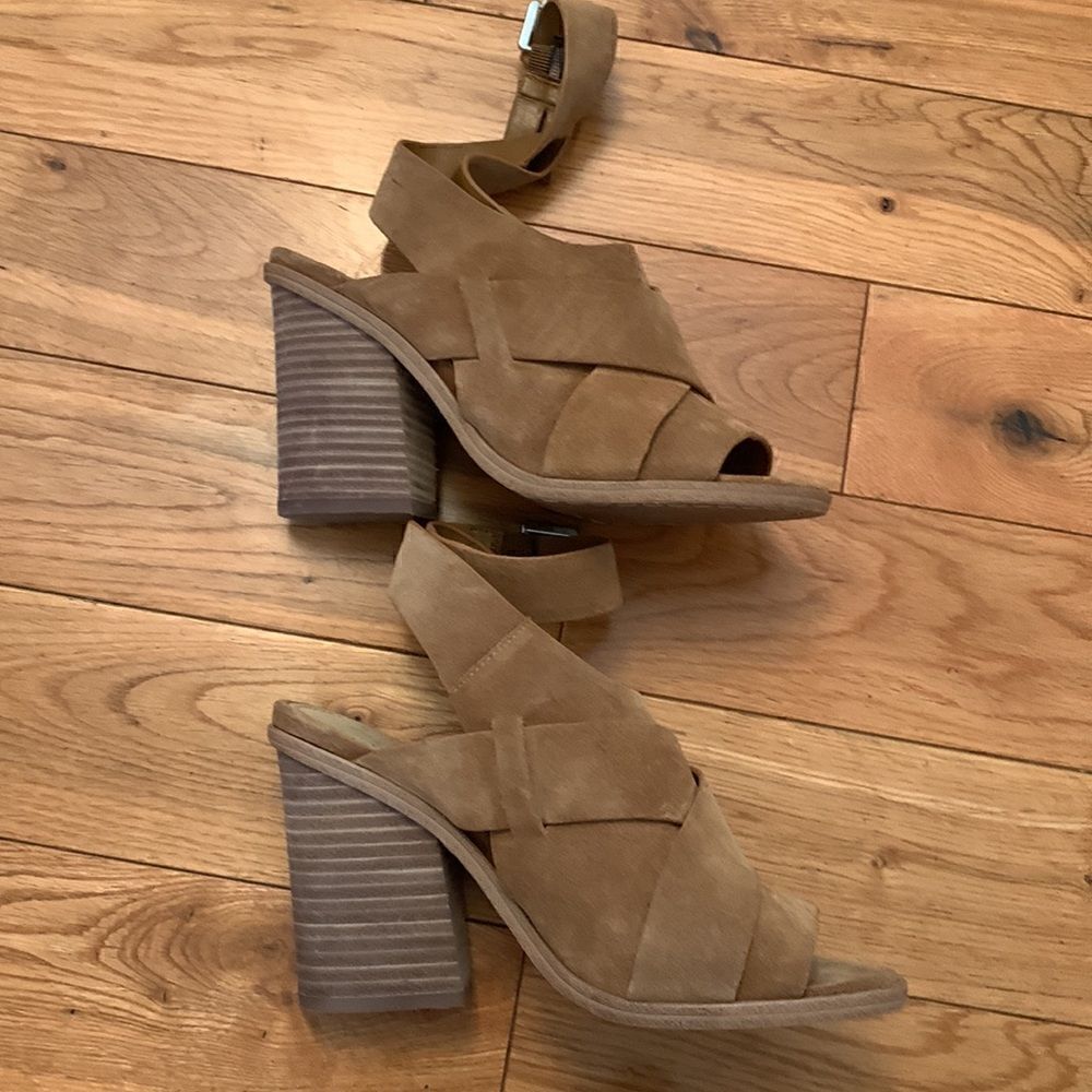 Marc Fisher GUC taupe ml Valen suede chunky block heeled sandals SZ 5.5 - Picture 3 of 8